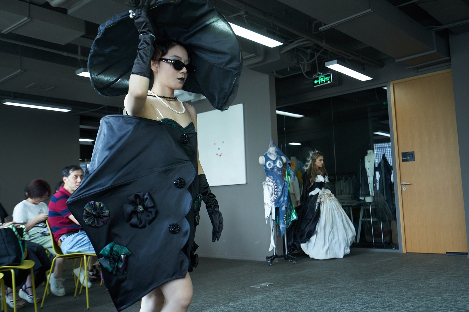 推动绿色时尚，不忘育人初心 丨 SIFEC服装学院第六届服装设计成果展暨校友联谊会成功举行 第 2 张